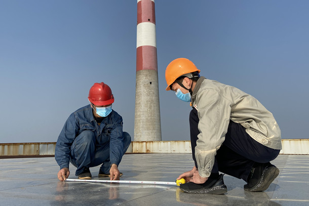 國家能源集團福建泉州熱電公司開展防雨棚漏雨隱患治理