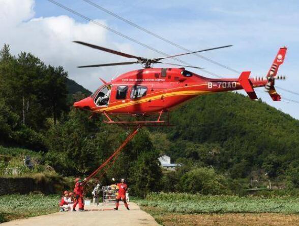 國家電網完成世界首次山地特高壓線路直升機帶電檢修任務