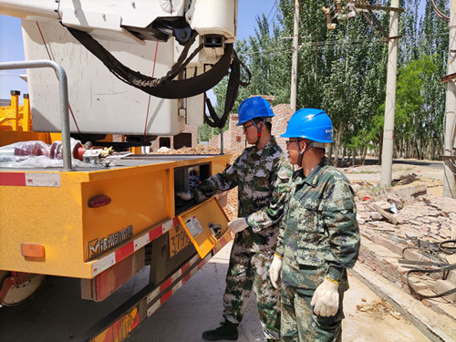 烏海電業(yè)局配電帶電作業(yè)處強化現(xiàn)場培訓(xùn) 提升