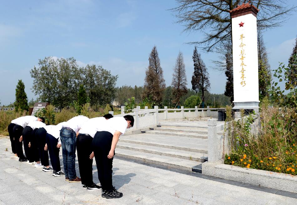 國網(wǎng)建湖供電新入職員工烈士紀(jì)念日緬懷先烈