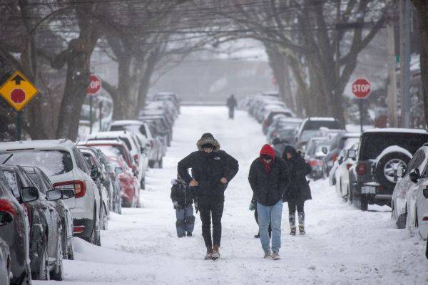 暴風(fēng)雪后美國(guó)東海岸電力恢復(fù)艱難