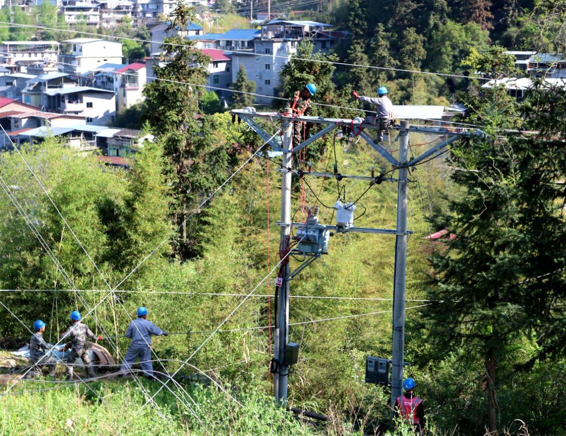 國(guó)網(wǎng)武夷山市供電公司：“三跨”線路改造　消除安全隱患