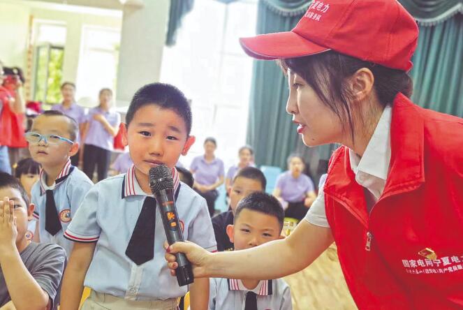 王朝曦：志愿幫扶多名困難學生