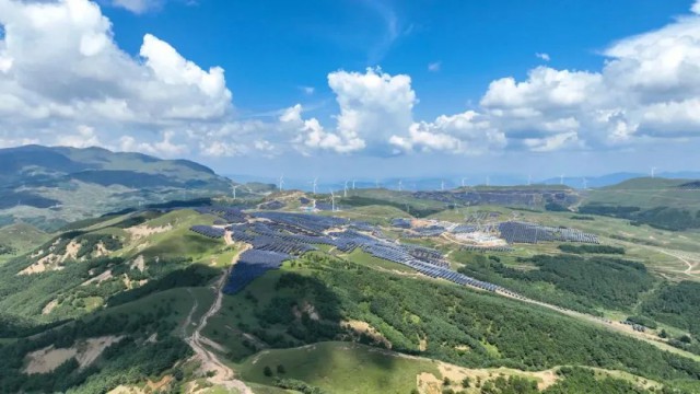 首批風(fēng)光大基地：海壩、小羊窩光伏項(xiàng)目正式投產(chǎn)發(fā)電