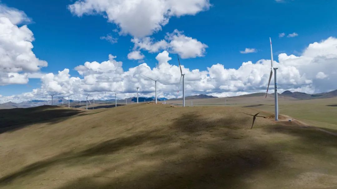 我國海拔最高風電項目 西藏措美哲古風電場二期項目全容量并網(wǎng)發(fā)電