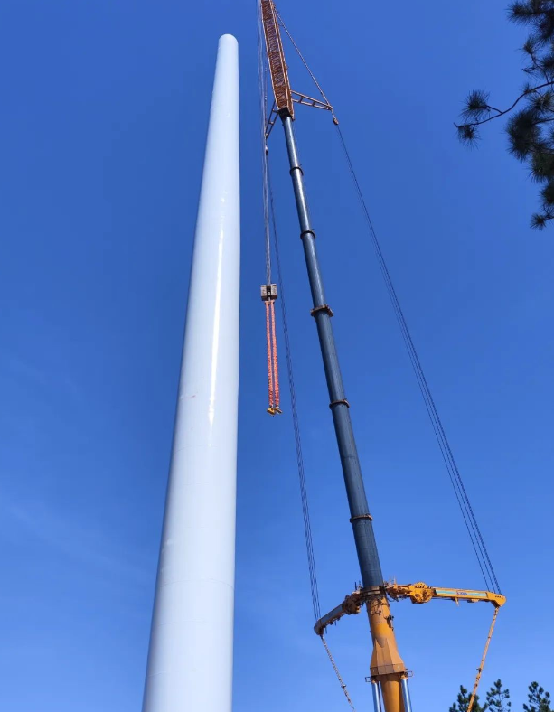 防城港門崖嶺風電項目首套塔筒順利吊裝