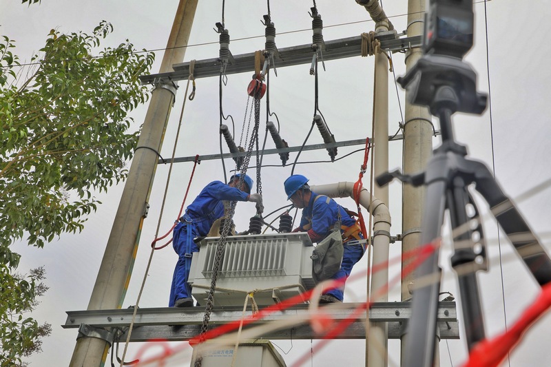 云南沿河供電局多措并舉保障元旦供電