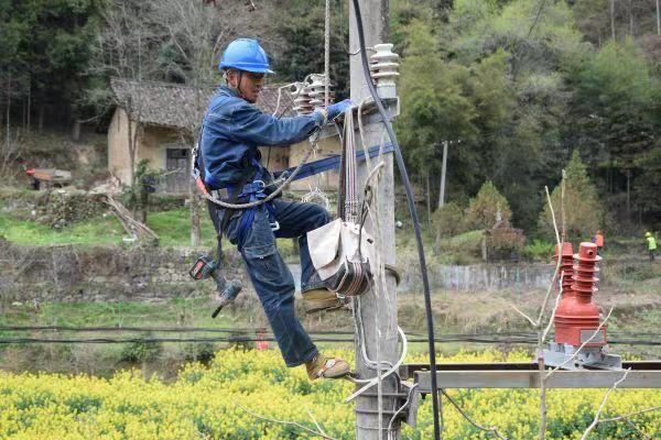 國網(wǎng)西鄉(xiāng)縣供電公司電網(wǎng)升級圓了老薛的“致富夢”