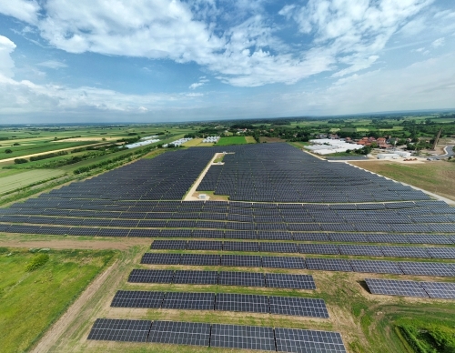 塞爾維亞在建裝機(jī)容量最大光伏電站并網(wǎng)發(fā)電