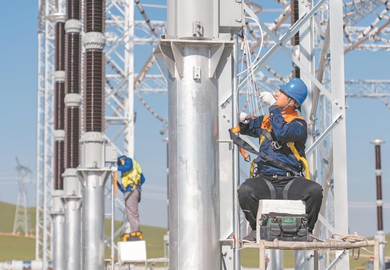 蒙東錫盟江蘇能源烏拉蓋電廠、華電白音華金山電廠500千伏送出工程全線貫通