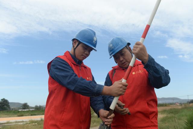 國網汝州市供電公司優(yōu)質服務保障農民秋種用電無憂