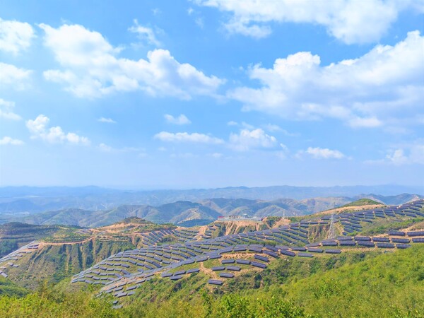 國網(wǎng)綜能山西方山100兆瓦農(nóng)光互補光伏復合項目全容量并網(wǎng)發(fā)電