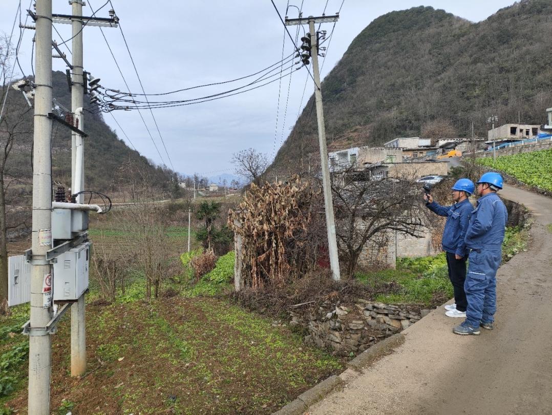 貴州清鎮(zhèn)供電局春節(jié)保供電 “滿格電力”進萬家