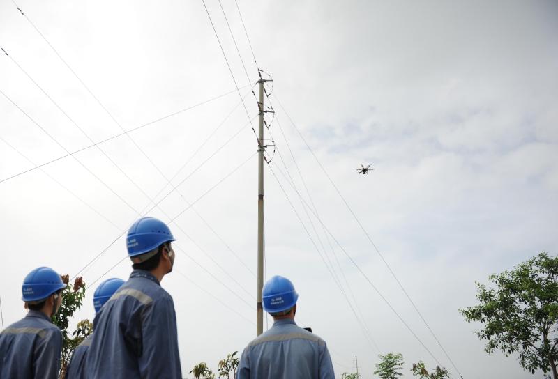 田陽(yáng)供電公司：無(wú)人機(jī)開啟配電網(wǎng)智能化巡維新紀(jì)元