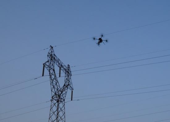 實(shí)現(xiàn)電力智能巡檢、帶電水沖洗、架空輸電線路無人機(jī)巡檢